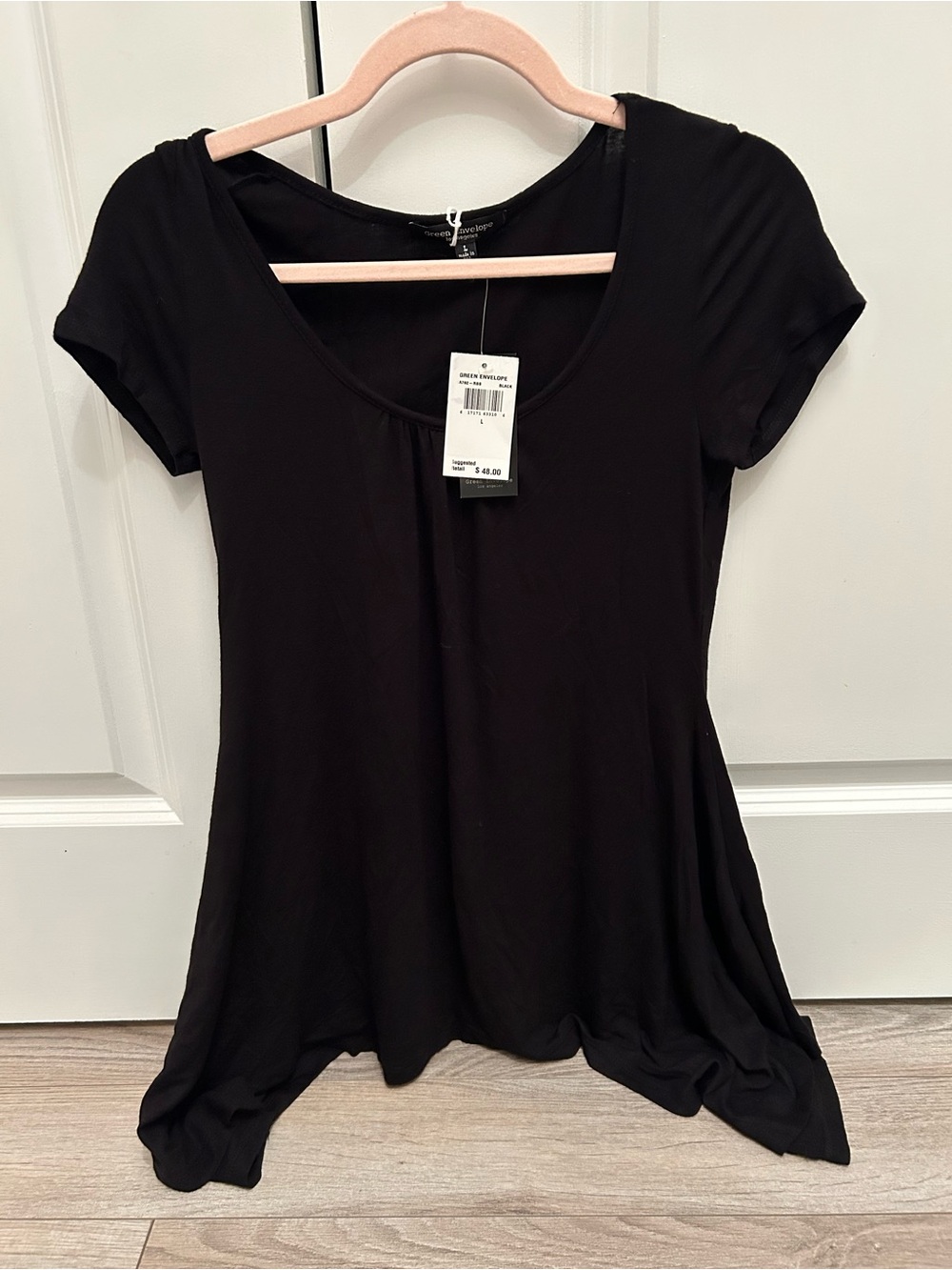 NWT Green Envelope Black Scoop Neck Short Sleeve Tee Asymmetrical Hem Large Soft - Picture 2 of 8